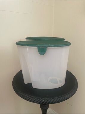 VTG Tupperware FIFO (First In First Out) cereal storer container (1)